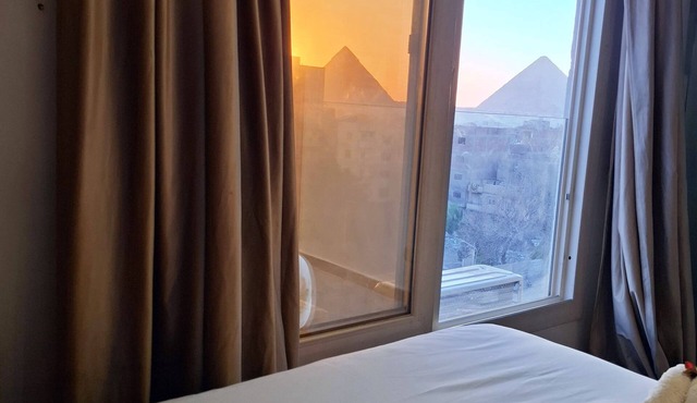 Topaz Pyramids view inn