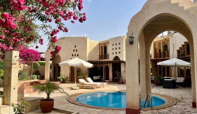 Villa Gamila, private Ferienwohnungen direkt am Meer mit Garten und Pool