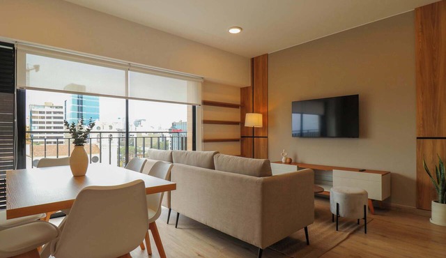 w* | Airy 2BR w/ Balcony in Prime Miraflores in Miraflores