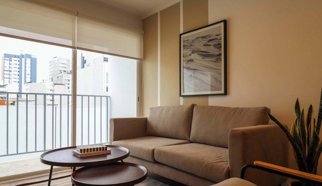 w* | Light-Filled 2BR w/Balcony in Miraflores