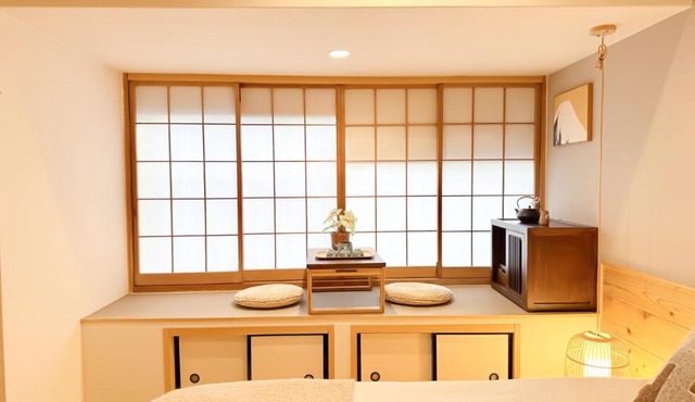 Wakyo Tsuruhashi 1F - 9 min walk &3BR Apt for 6 & Near Onsen & JR Direct to Namba, Nara & USJ in Osaka