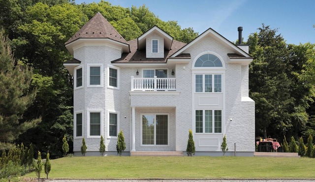White Palace | Britishstyle villa nestled in the / Kitasakugun Nagano in Kitasakugun