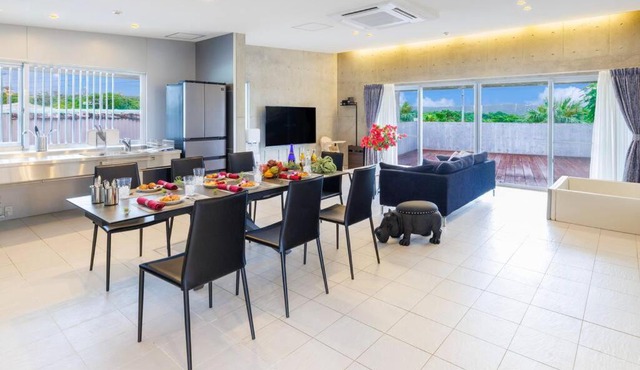 Yomitan house sanin