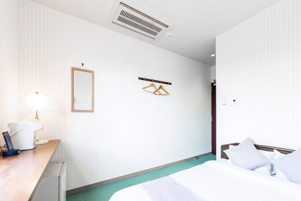 Hakodate House | Hotel Shalom Inn Nonsmoking Semidouble room / Hakodate Hokkaidō