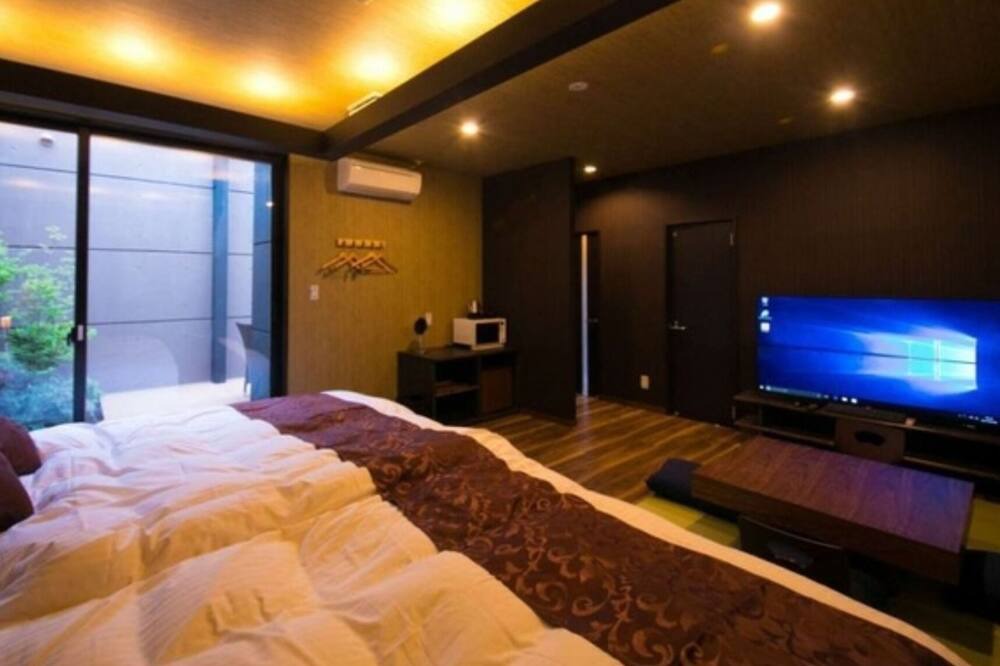 Oita House | Twin beds tatami onsen openair jacuzzi bath / Oita Ōita