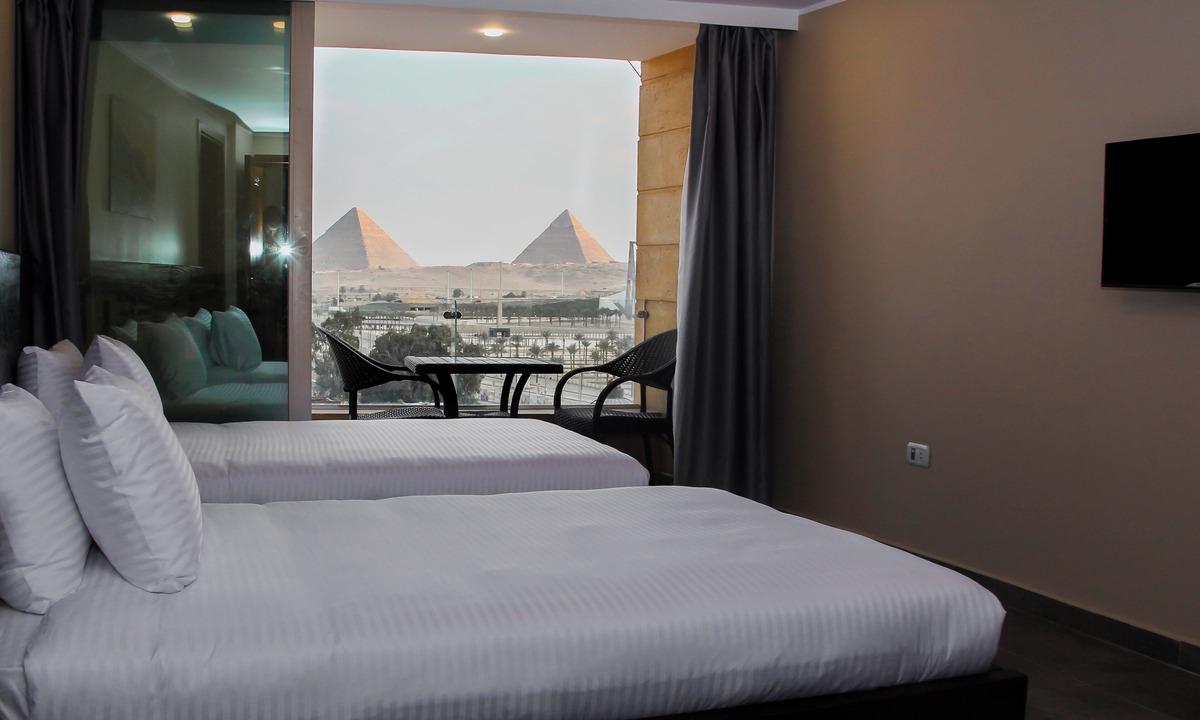 Oula Bed & Breakfast | Asia Pyramids View
