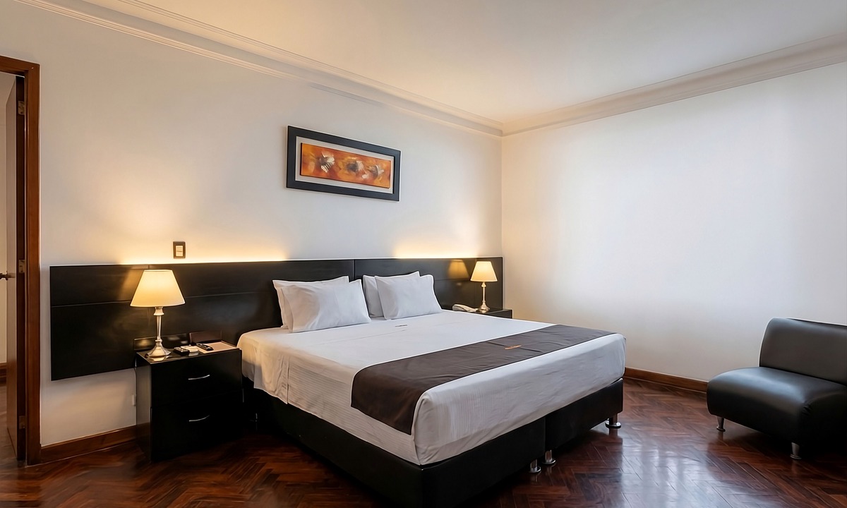 Miraflores Hotel | De Ville Inn