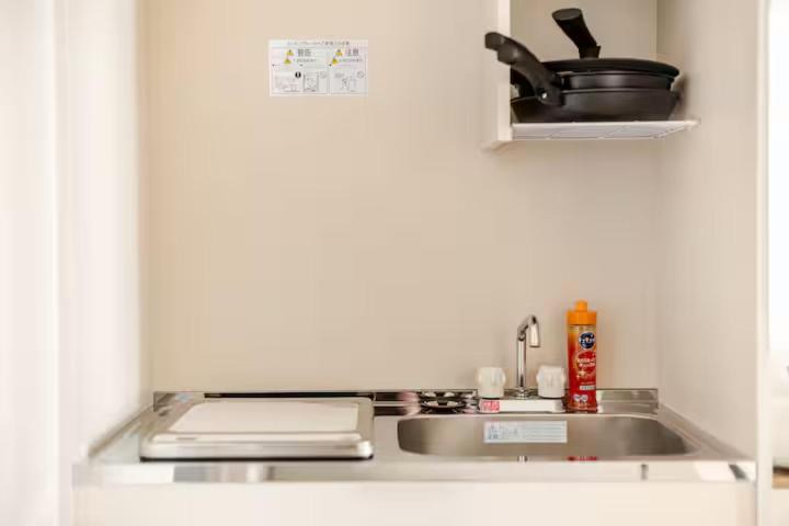 Honmachi Apartment | Comfortably sleeps up to 8 - Shinjuku 2 Stops - Direct to Shibuya - 2 Shower Rooms 広々8名まで宿泊可能 幡ヶ谷8分 新宿から2駅 渋谷直通バス有り シャワールーム2つ 広々快適ステイ