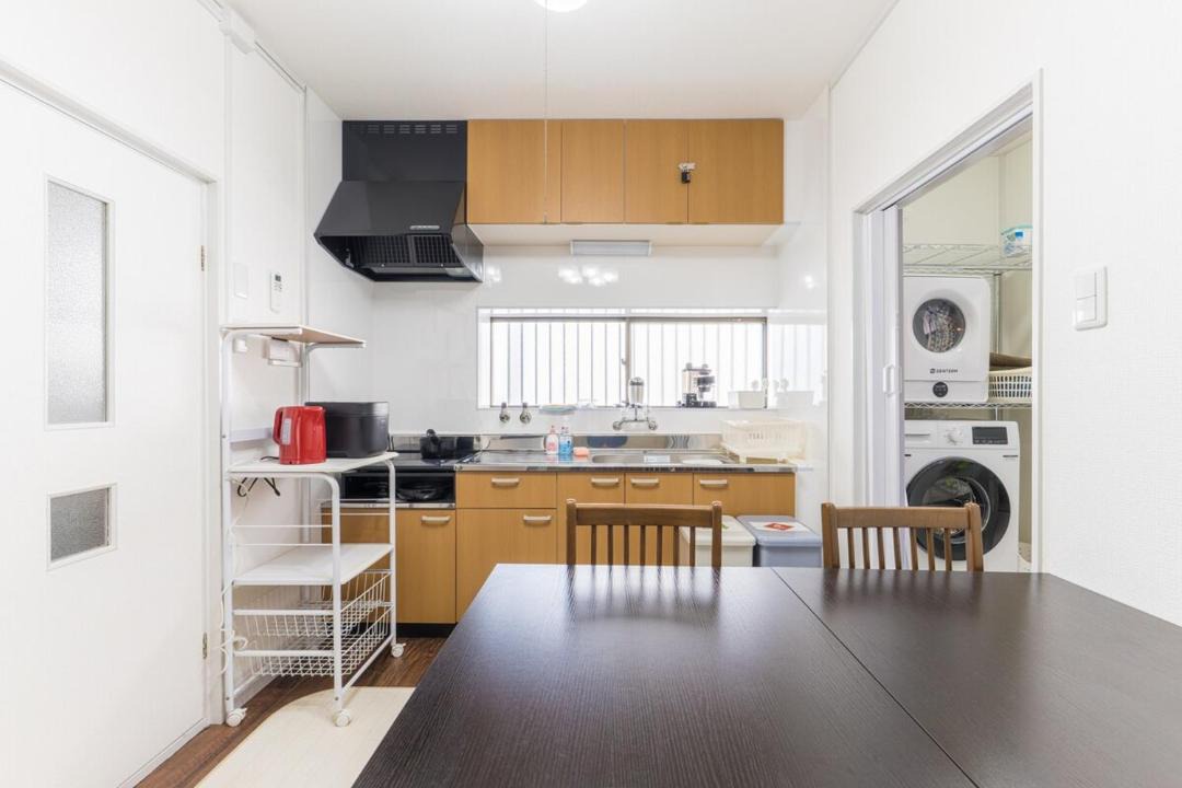 Kishiwada Apartment | 15 min to KIX Easy Namba 5 min to Kishiwada Up to8