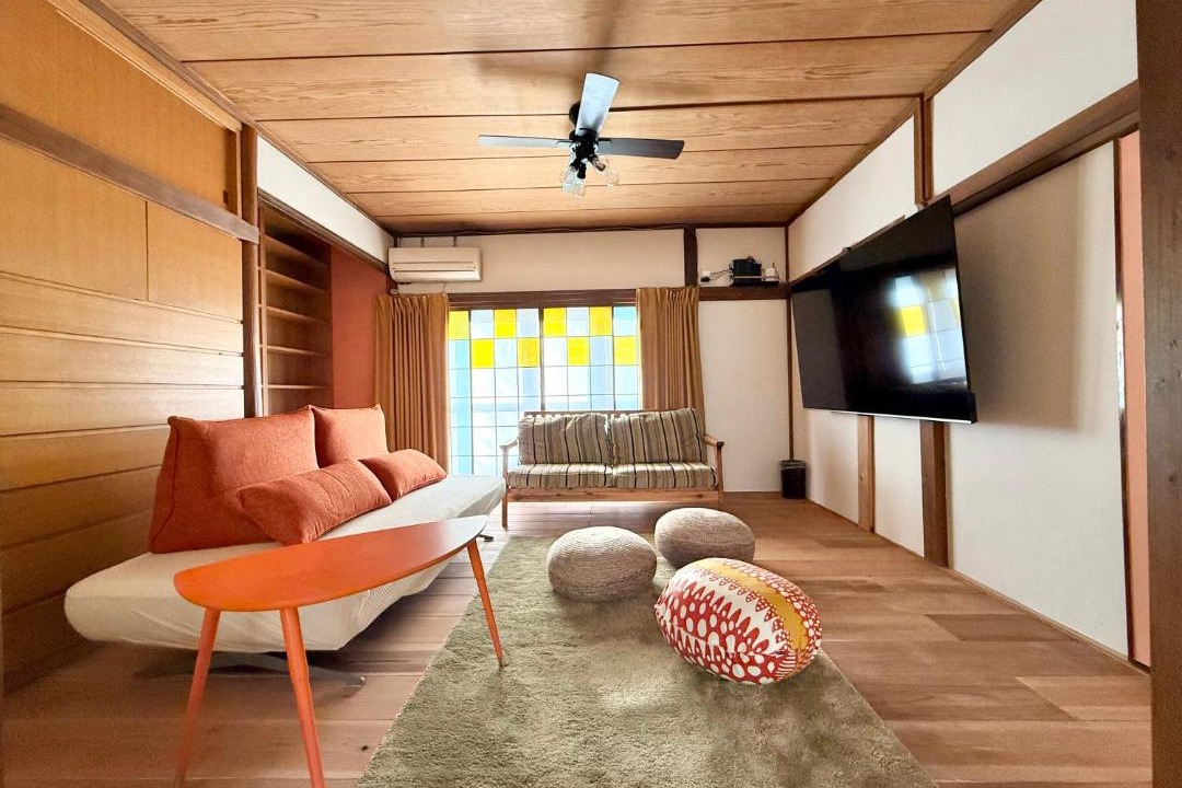 Matsudo Apartment | Cozy Private House, 3BR, 5Double Beds, 75inchTV, Free Parking, Tokyo Disney Land, Makuhari, Quiet, Vintage House Cortile of HIMAWARI