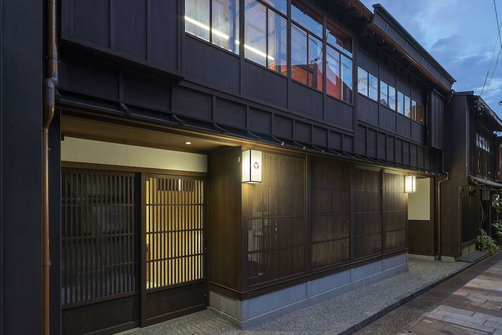 Photo of Buildings in Higashiyama Higashi Chaya District