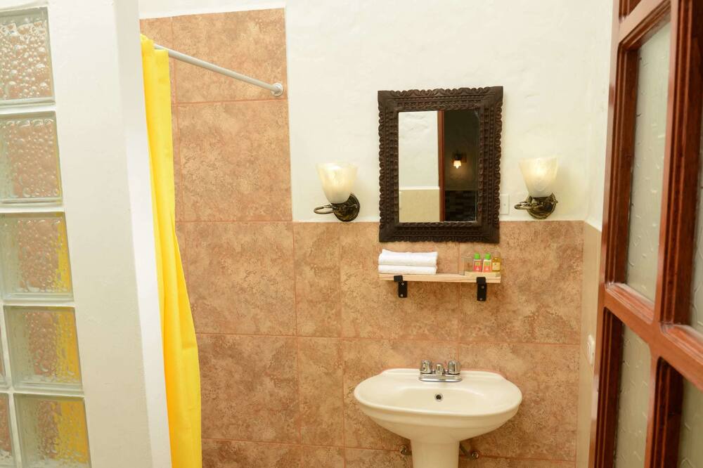Photo of Bathroom in Tarata