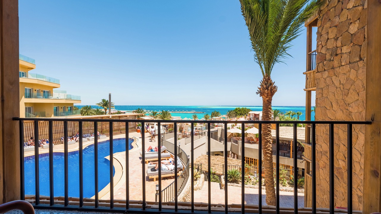 Photo of Patio Balcony in Corniche Road-Dahar