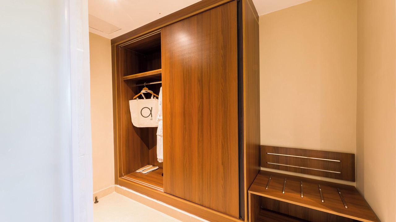 Photo of Bedroom in Corniche Road-Dahar