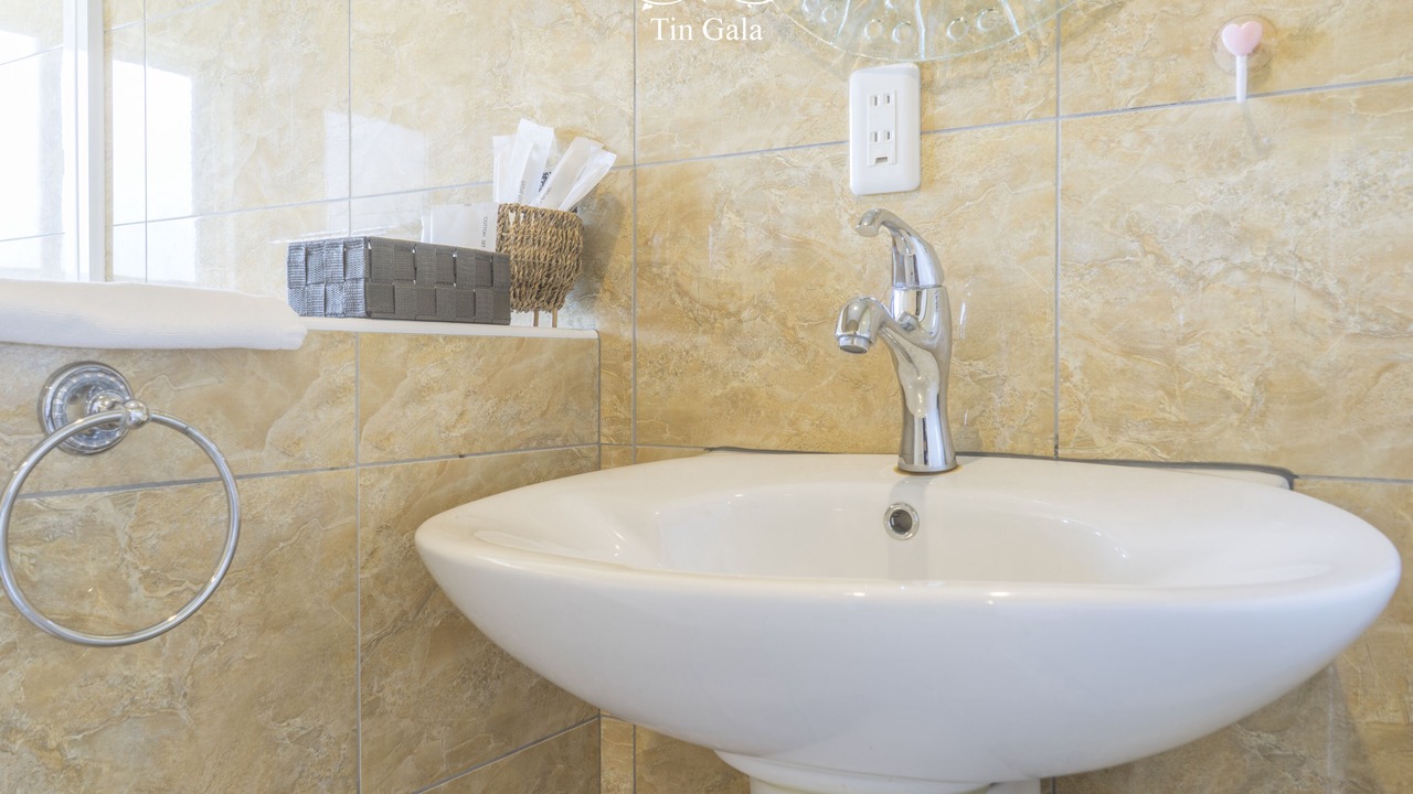 Photo of Bathroom in Onna