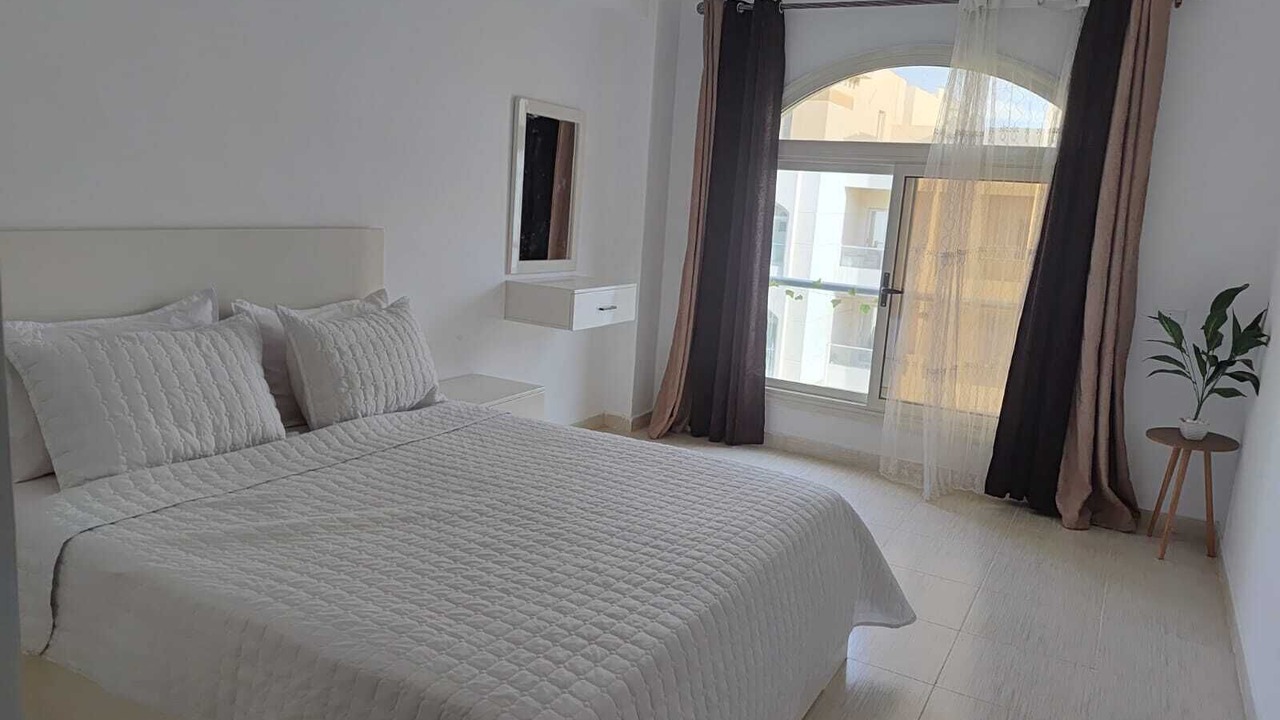 Photo of Bedroom in Corniche Road-Dahar