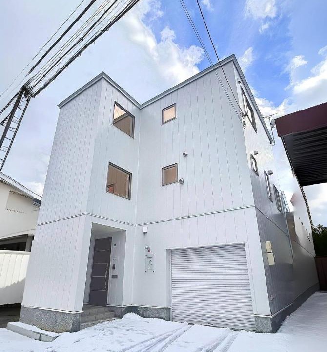 Photo of Others in Higashi