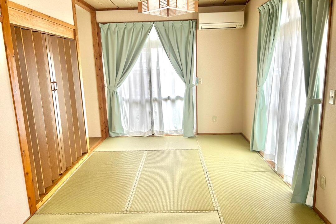 Photo of Others in Onna