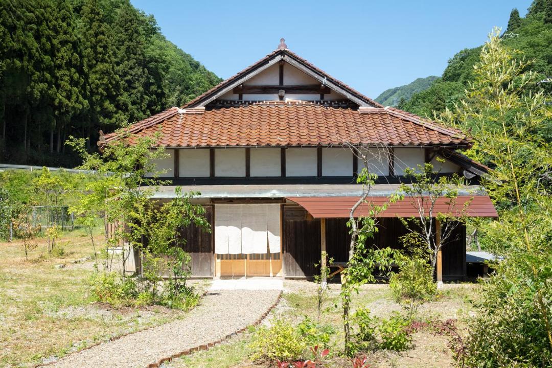 Photo of Buildings in Onan