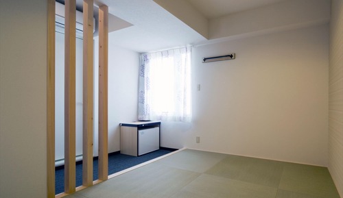 Japanese Style Room, Smoking