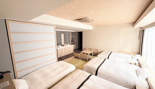 Premium large Triple with Japanese-style Futon