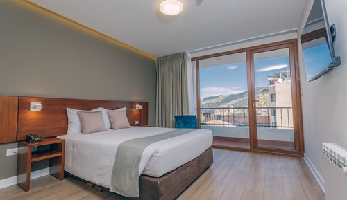 Deluxe Room, 1 King Bed, Non Smoking, City View