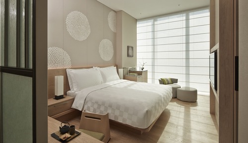 Comfort Room, 1 King Bed, City View (Club Lounge Access)