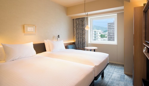 Compact Hollywood Twin Room - Non-Smoking