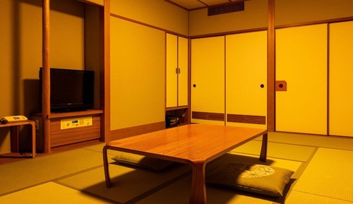 Japanese Style Room, Smoking