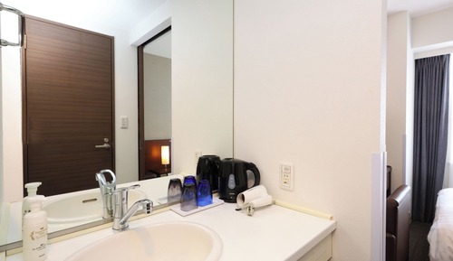 Double Room, Smoking