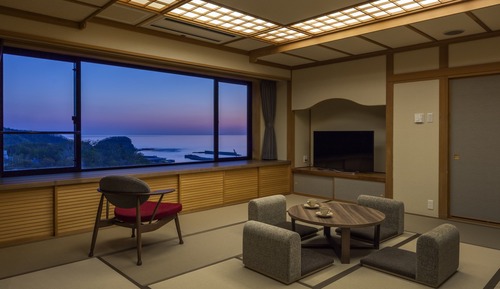 High Floor Sunset Suite up to 8 guests