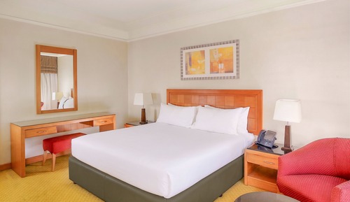 Suite, 1 Bedroom, Smoking, Pool View
