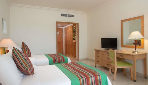 Classic Room, 1 King Bed, Pool View
