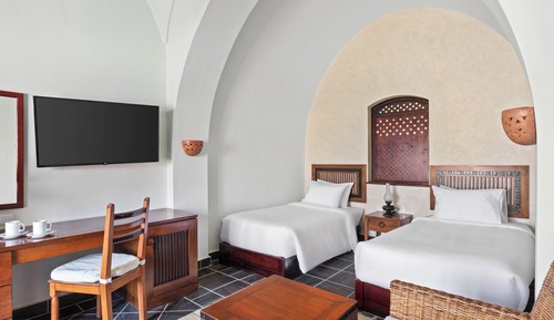Room, 2 Twin Beds, Partial Sea View