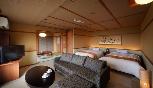 Suite, Shared Bathroom (Monya)