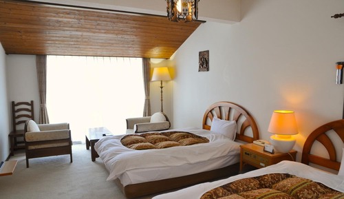 Cottage/The Number of Beds or Futons may Change (Breakfast Included)