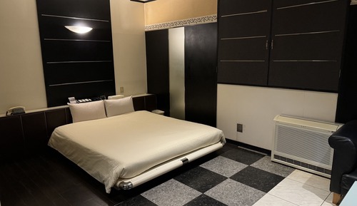 Basic Room, 1 Queen Bed, Smoking (A)