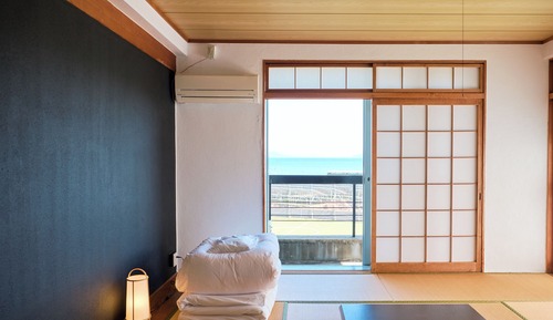 Japanese Style Single with Shared Bathroom