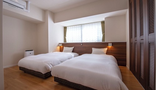 Corner terrace room for 1-4 people