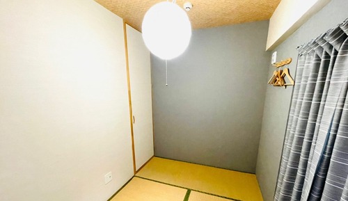 Apartment (302)