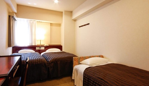 Triple Room, Smoking
