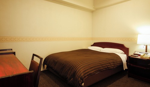 Double Room, Smoking