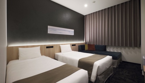 Corner Twin Room with Sofa and Bath