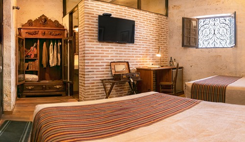 Republican Junior Suite