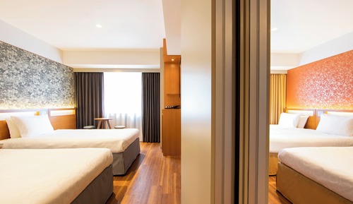 Standard Connecting Room (for six guests)