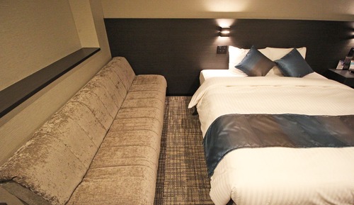 Deluxe Room, Smoking, with Bathtub (1 Queen and 1 Sofa Bed)