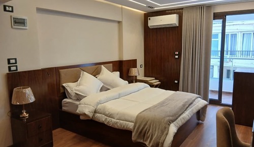 Standard Studio, Sea View