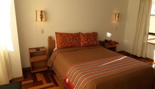Deluxe Queen Room 1