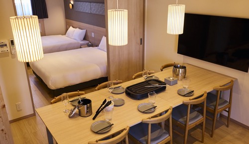 [B] 2 Queen + 3 Single + Sofa / hot spring bath and sauna (No pets allowed)
