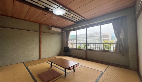 Economy Room, Balcony